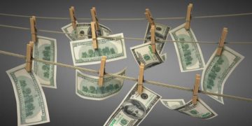 El riesgo de cumplimiento ALD es alto debido a la tecnología, los desafíos criptográficos, la defensa cibernética y la resiliencia, según la OCC